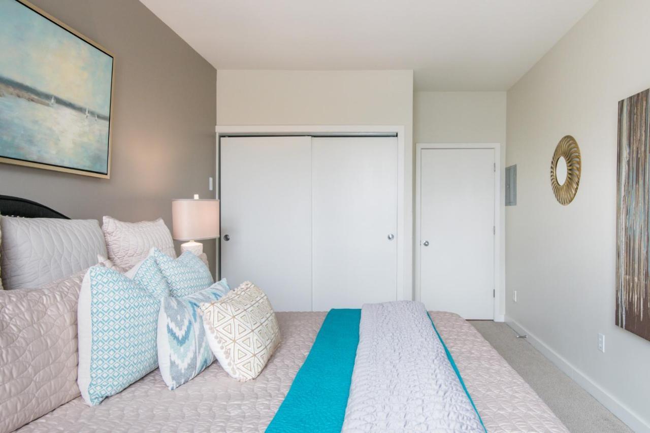 City Water View Oasis With Pool & Gym Near Cruise In Heart Of Seattle Extérieur photo