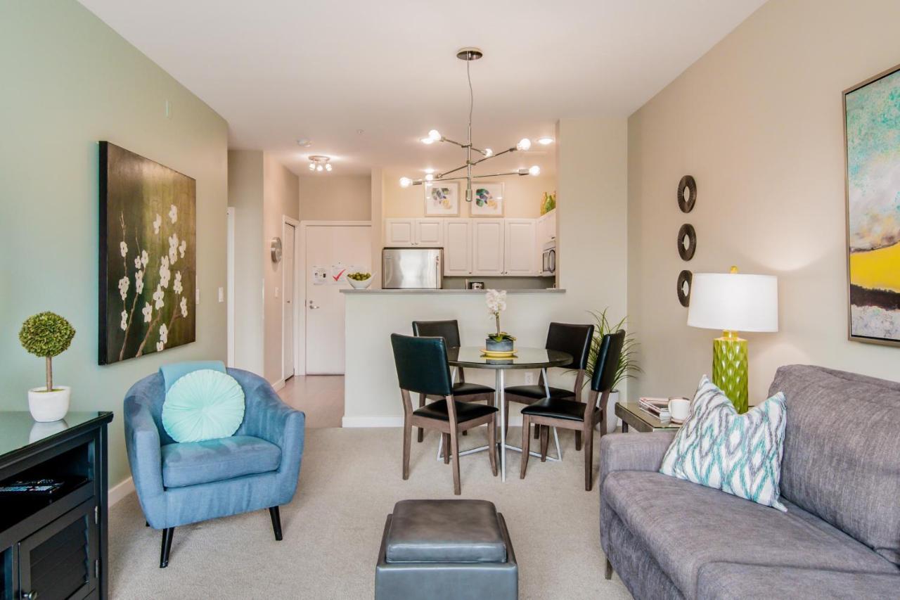 City Water View Oasis With Pool & Gym Near Cruise In Heart Of Seattle Extérieur photo