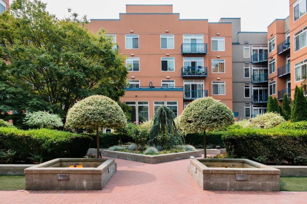 City Water View Oasis With Pool & Gym Near Cruise In Heart Of Seattle Extérieur photo