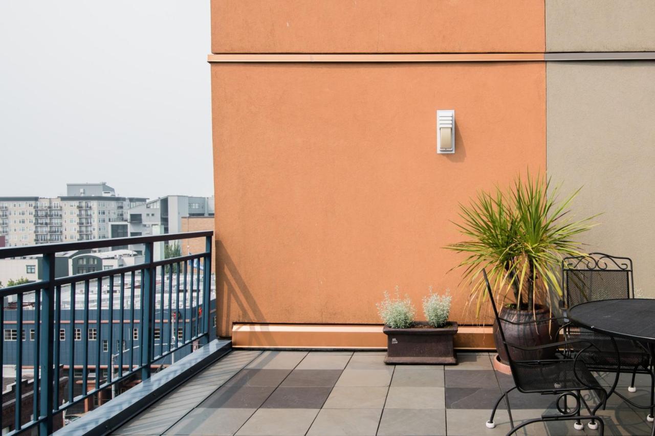 City Water View Oasis With Pool & Gym Near Cruise In Heart Of Seattle Extérieur photo