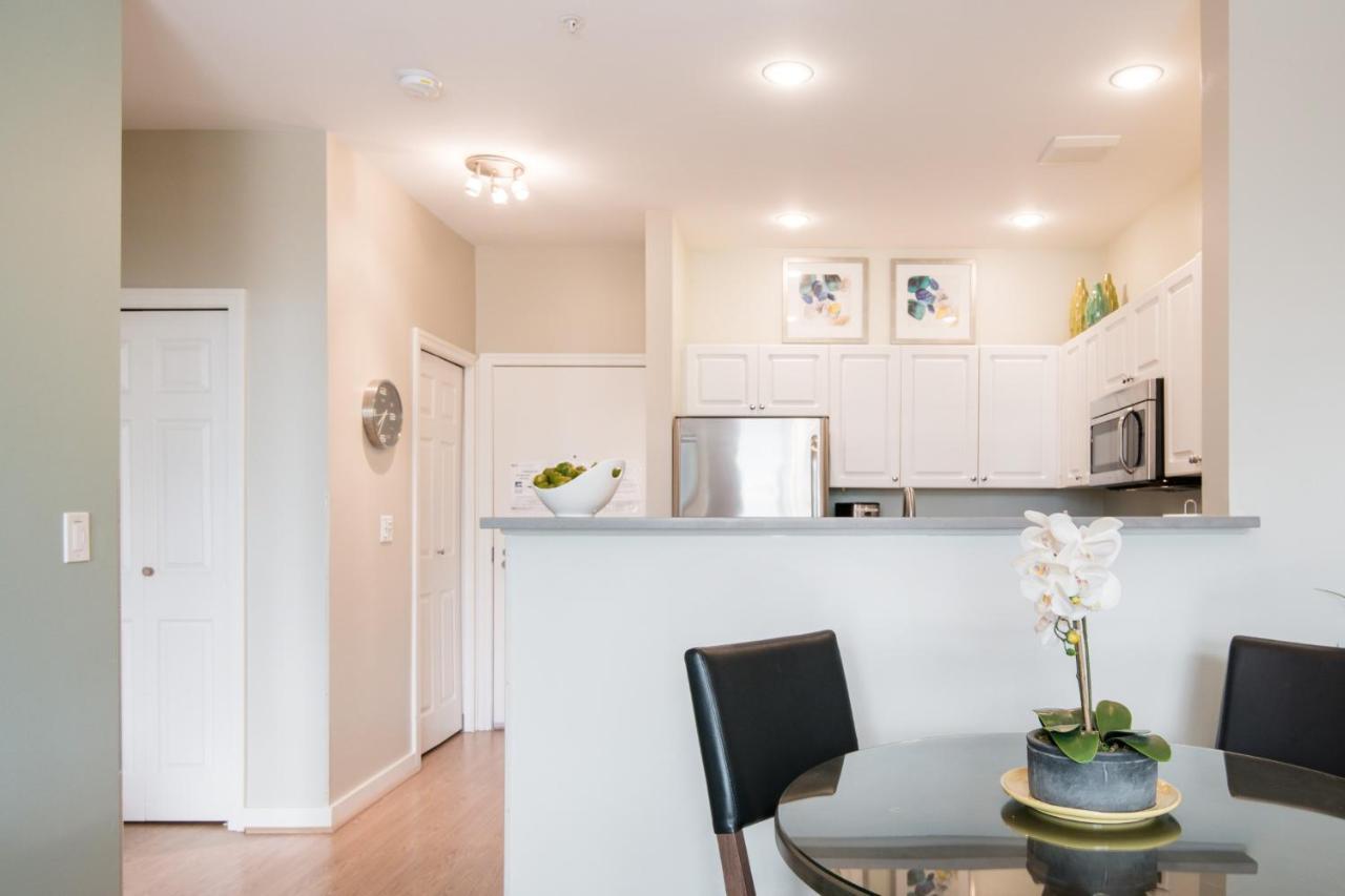 City Water View Oasis With Pool & Gym Near Cruise In Heart Of Seattle Extérieur photo