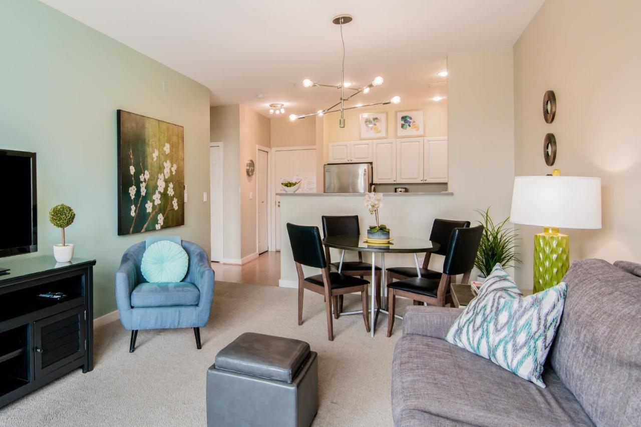 City Water View Oasis With Pool & Gym Near Cruise In Heart Of Seattle Extérieur photo
