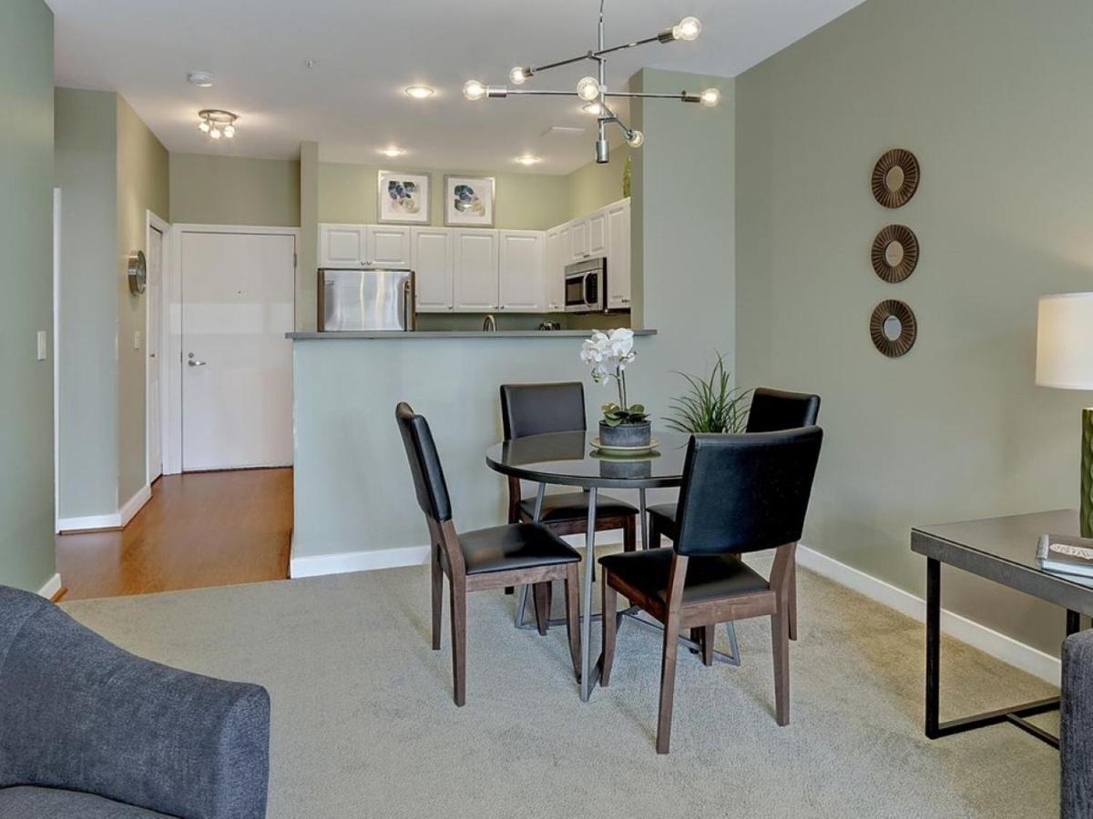 City Water View Oasis With Pool & Gym Near Cruise In Heart Of Seattle Extérieur photo