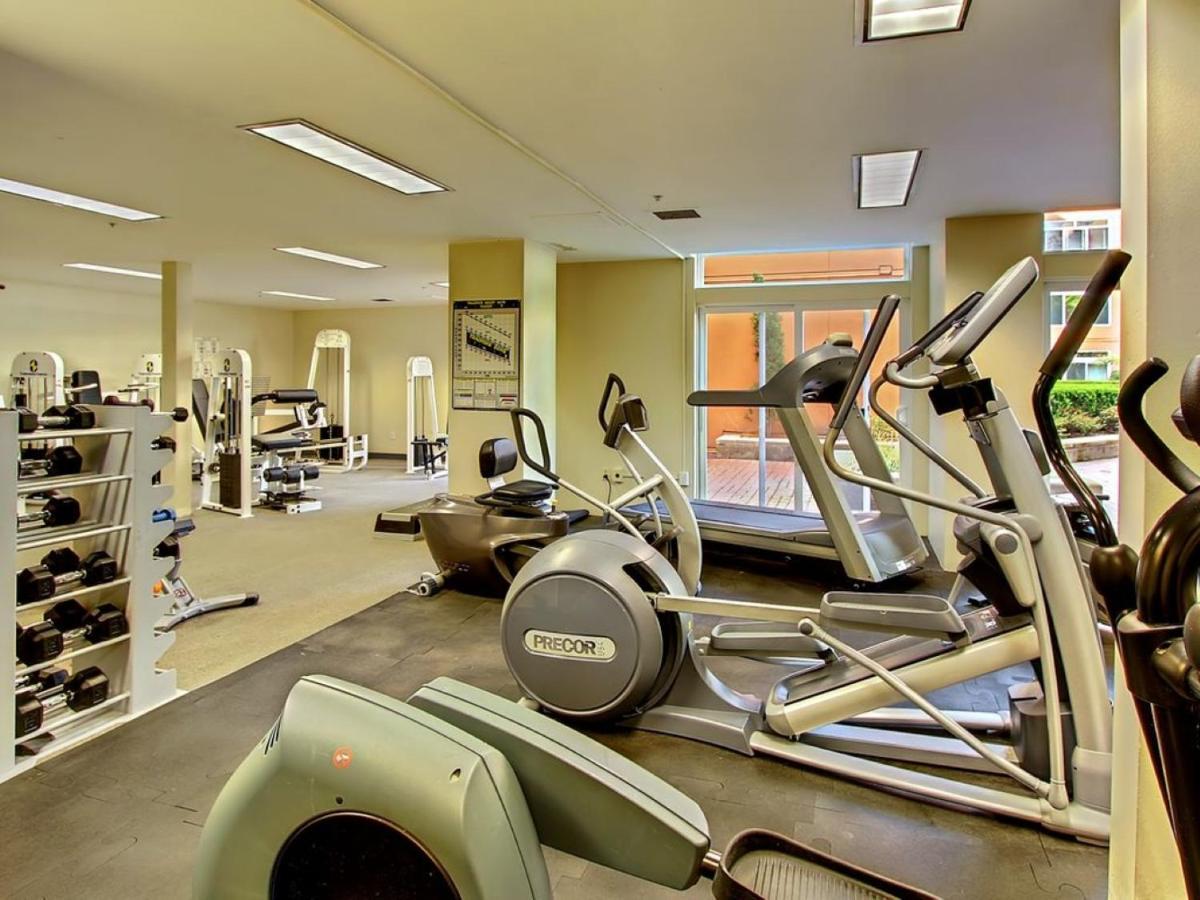 City Water View Oasis With Pool & Gym Near Cruise In Heart Of Seattle Extérieur photo