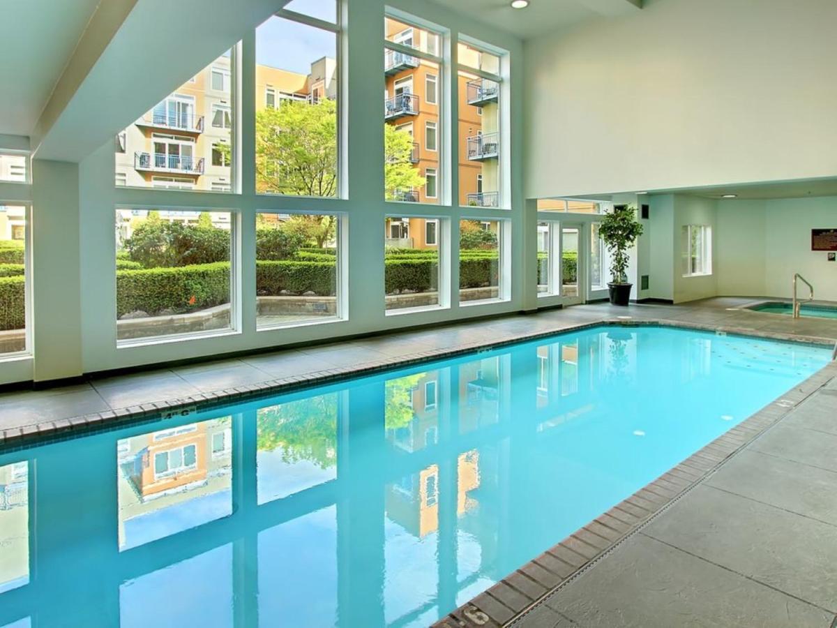 City Water View Oasis With Pool & Gym Near Cruise In Heart Of Seattle Extérieur photo